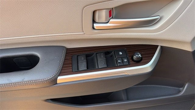 Used 2021 Toyota Sienna XLE image 16