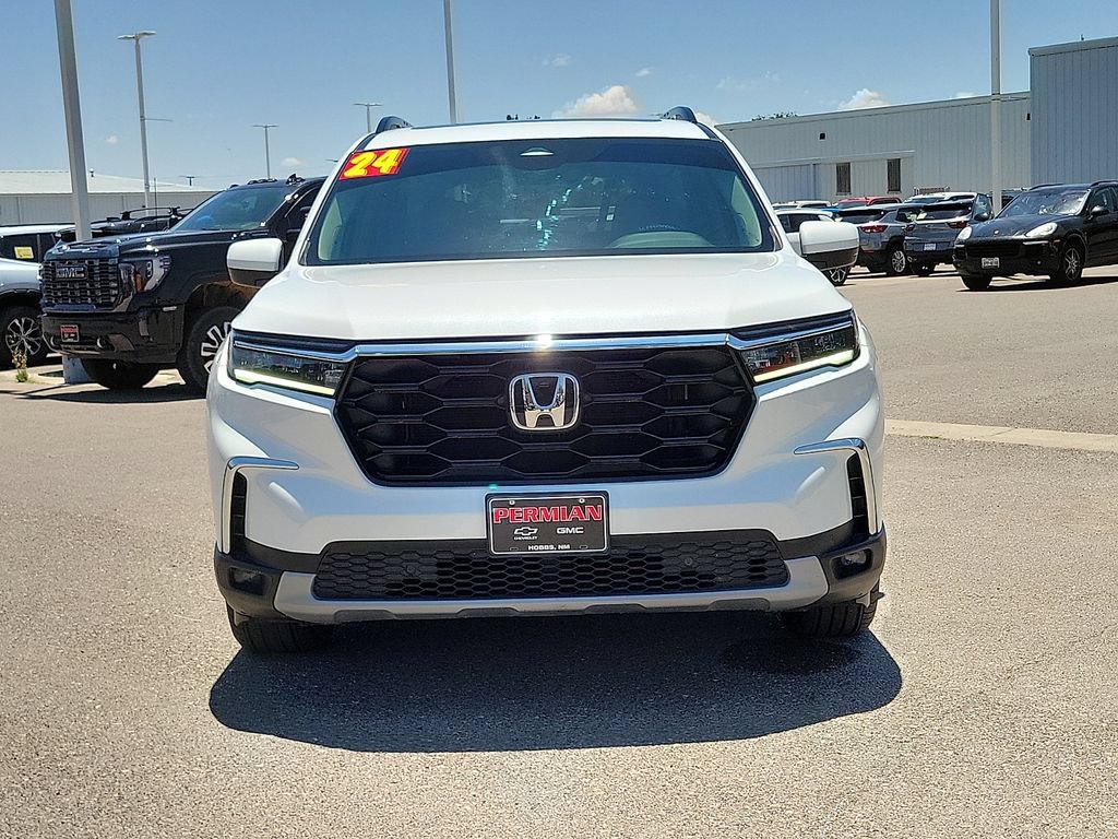 Used 2024 Honda Pilot Touring image 3