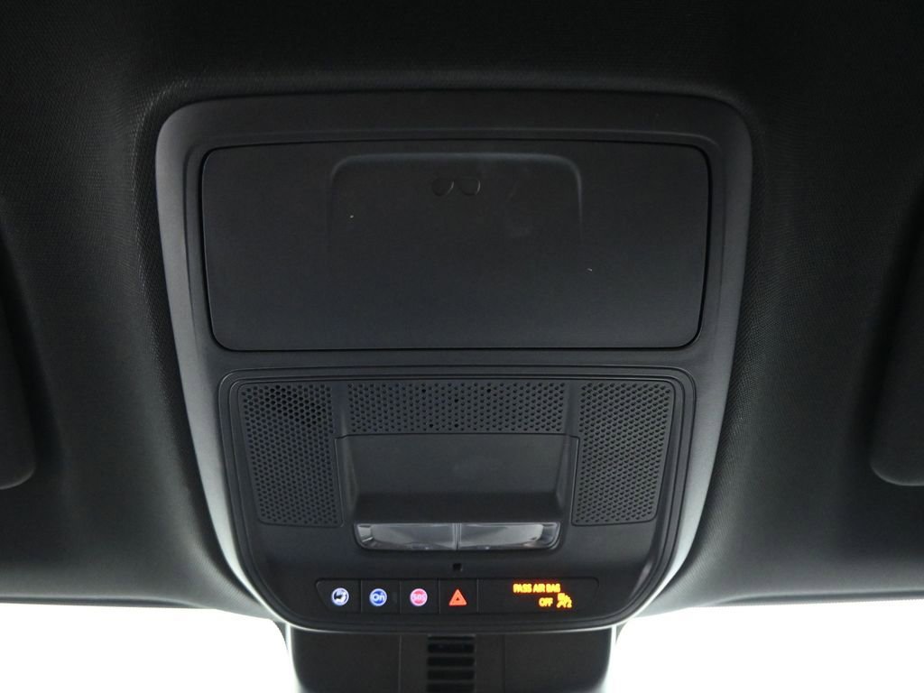 Used 2025 Buick Enclave Preferred image 31