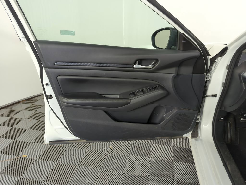 Used 2025 Nissan Altima 2.5 SV image 18