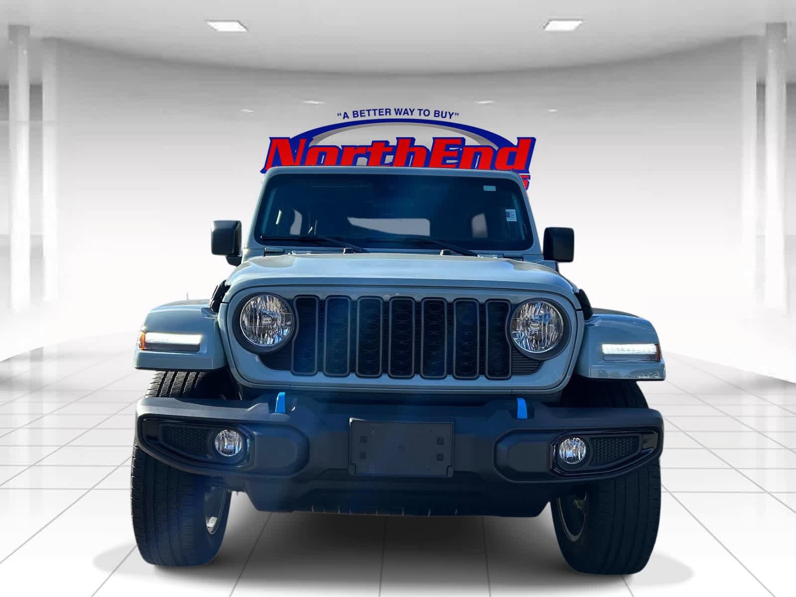 Used 2024 Jeep Wrangler Unlimited w/ Dual Top Group AWD/4WD image 8