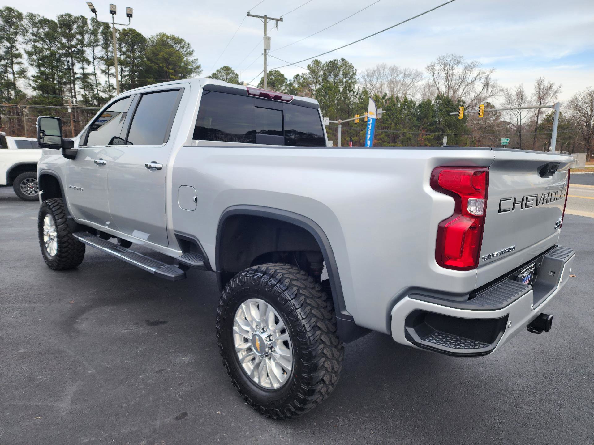 Used 2021 Chevrolet Silverado 2500 High Country image 3