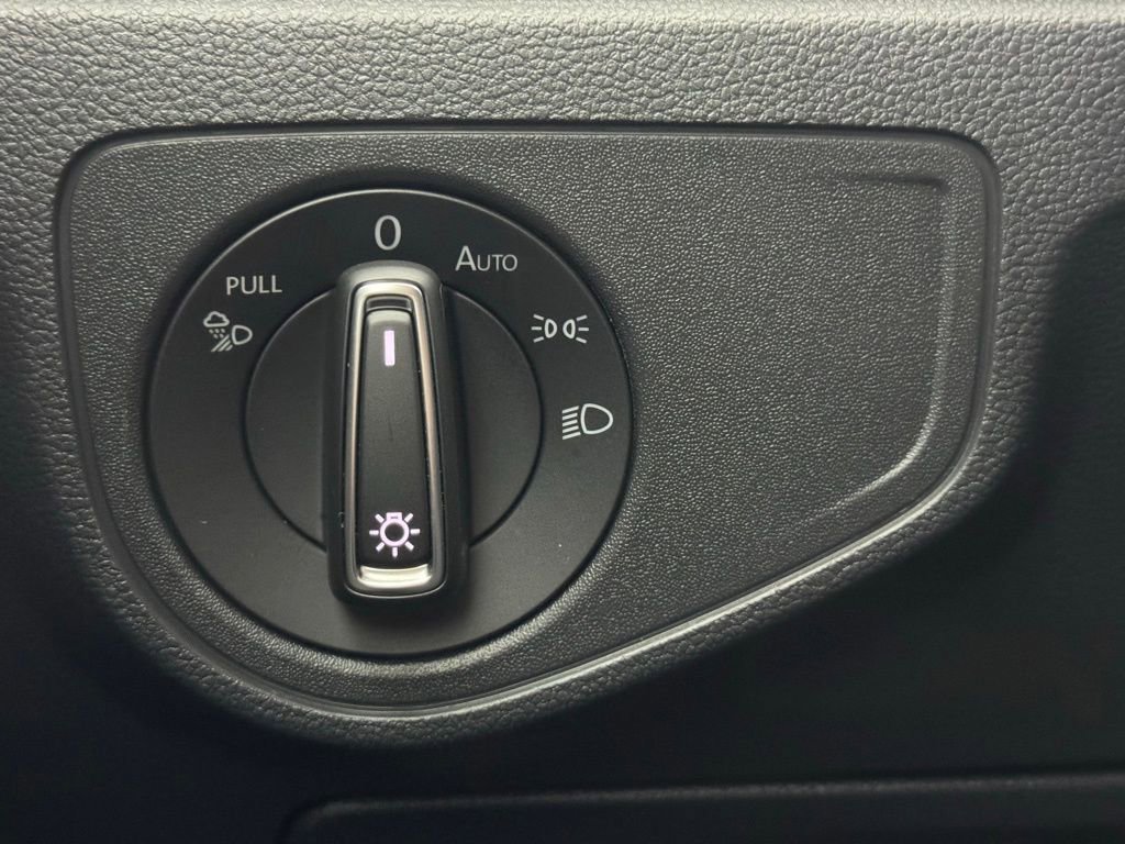 Used 2022 Volkswagen Atlas Cross Sport SE image 22