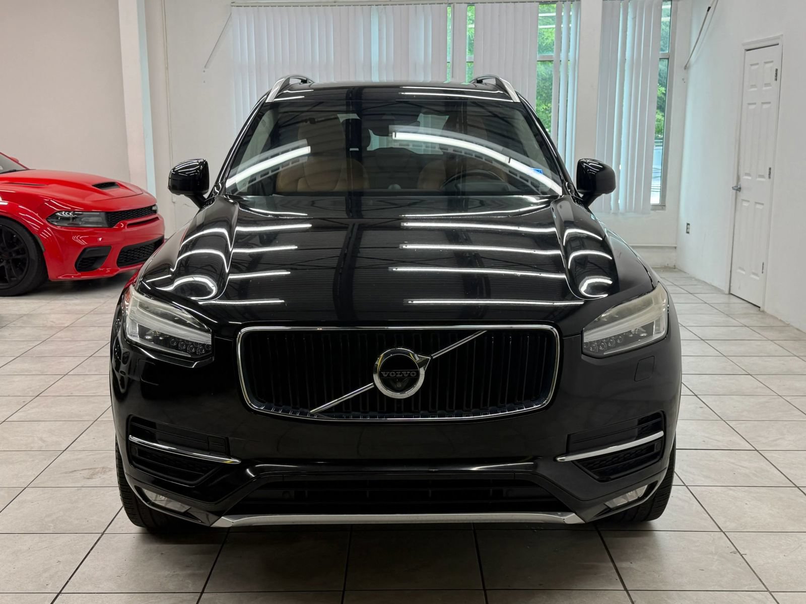 Used 2016 Volvo XC90 T6 Momentum w/ Momentum Plus Package AWD/4WD image 2