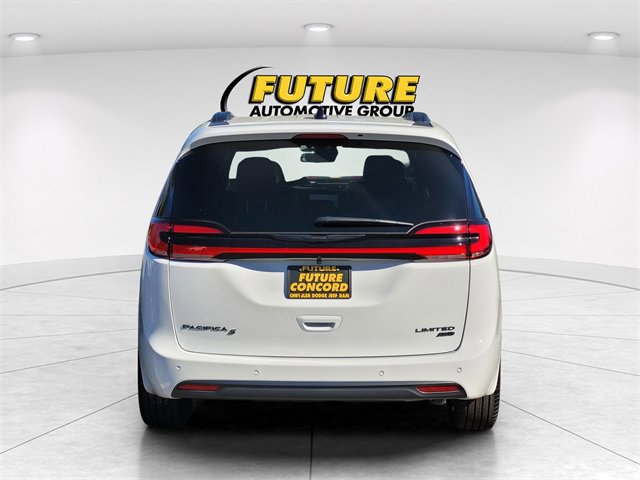 New 2026 Chrysler Pacifica Limited w/ S Appearance Package image 4