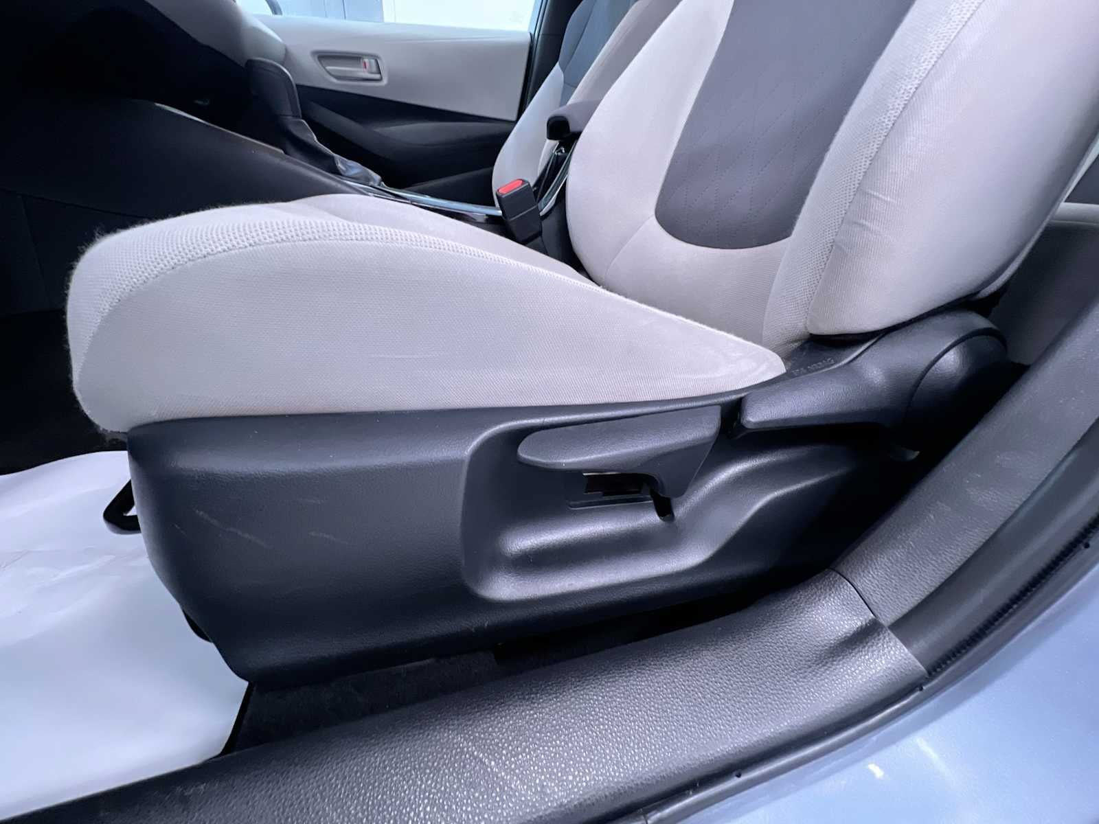 Used 2022 Toyota Corolla LE FWD image 13