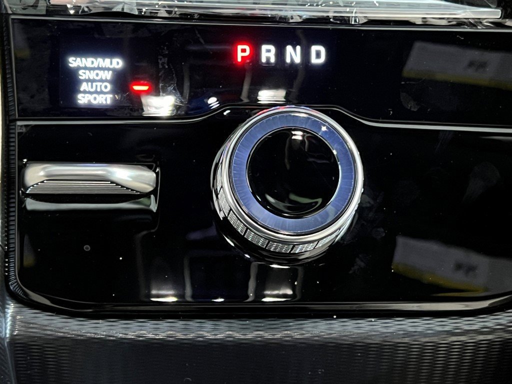 New 2025 Jeep Grand Cherokee Limited w/ Luxury Tech Group II image 24