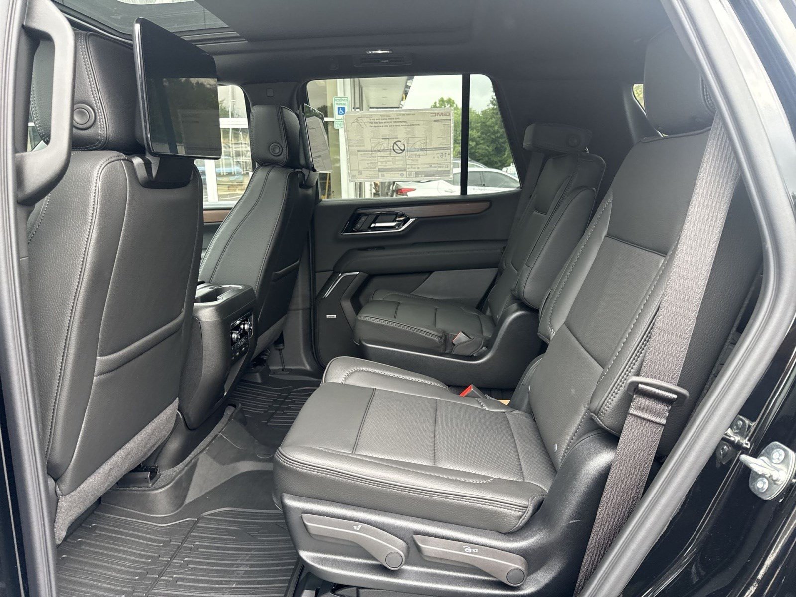 New 2026 GMC Yukon Denali w/ Denali Reserve Package AWD/4WD image 21