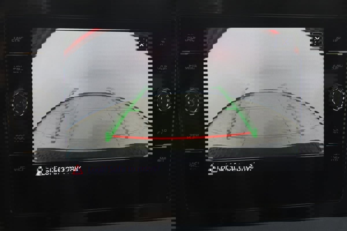 Used 2025 Volkswagen Jetta SE image 9