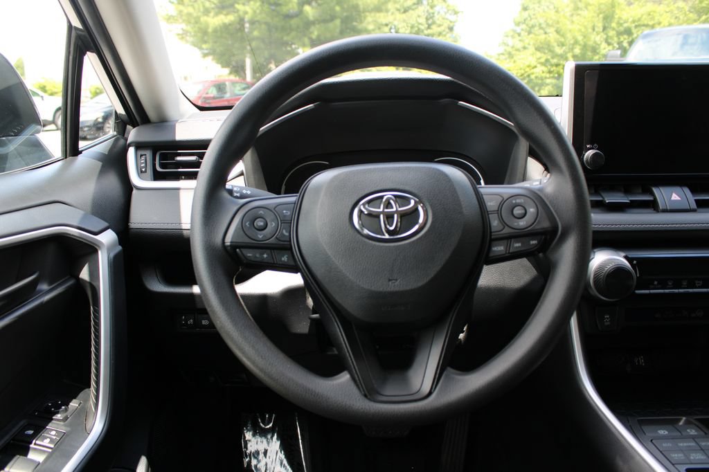 Used 2023 Toyota RAV4 LE AWD/4WD image 17