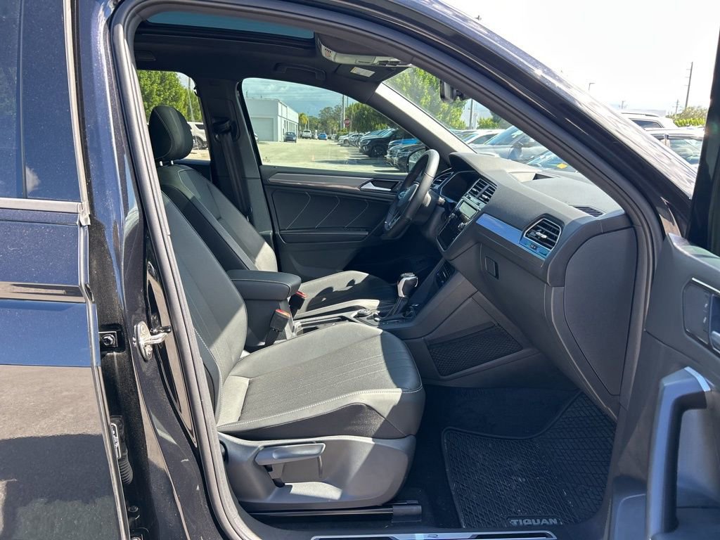 Certified 2024 Volkswagen Tiguan SE R-Line image 35