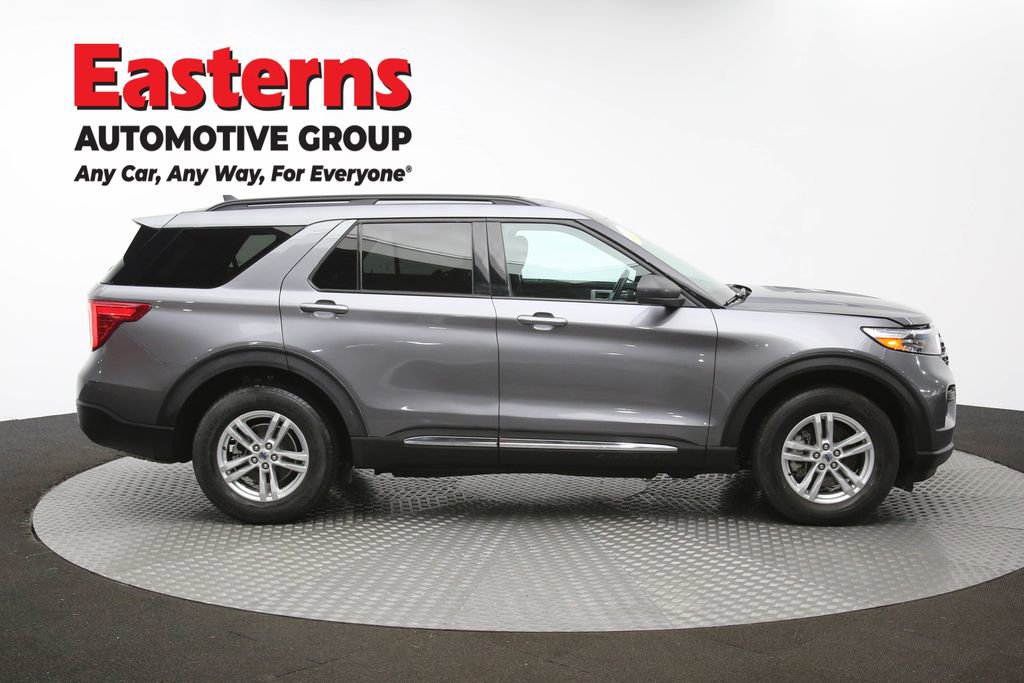 Used 2022 Ford Explorer XLT image 4