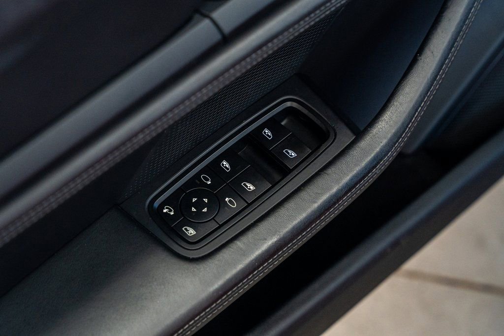 Used 2022 Porsche Taycan 4S image 33