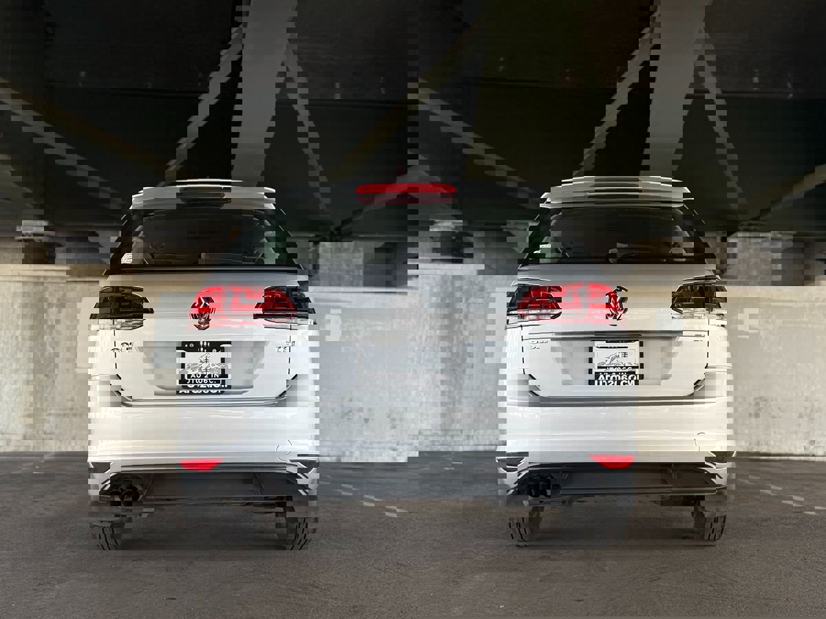 Used 2017 Volkswagen Golf S image 6