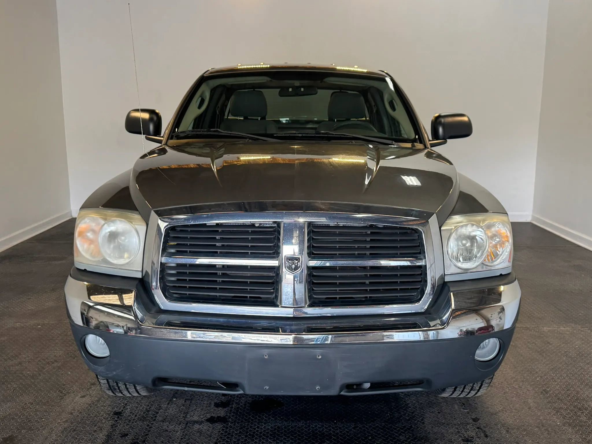 Used 2005 Dodge Dakota SLT image 2