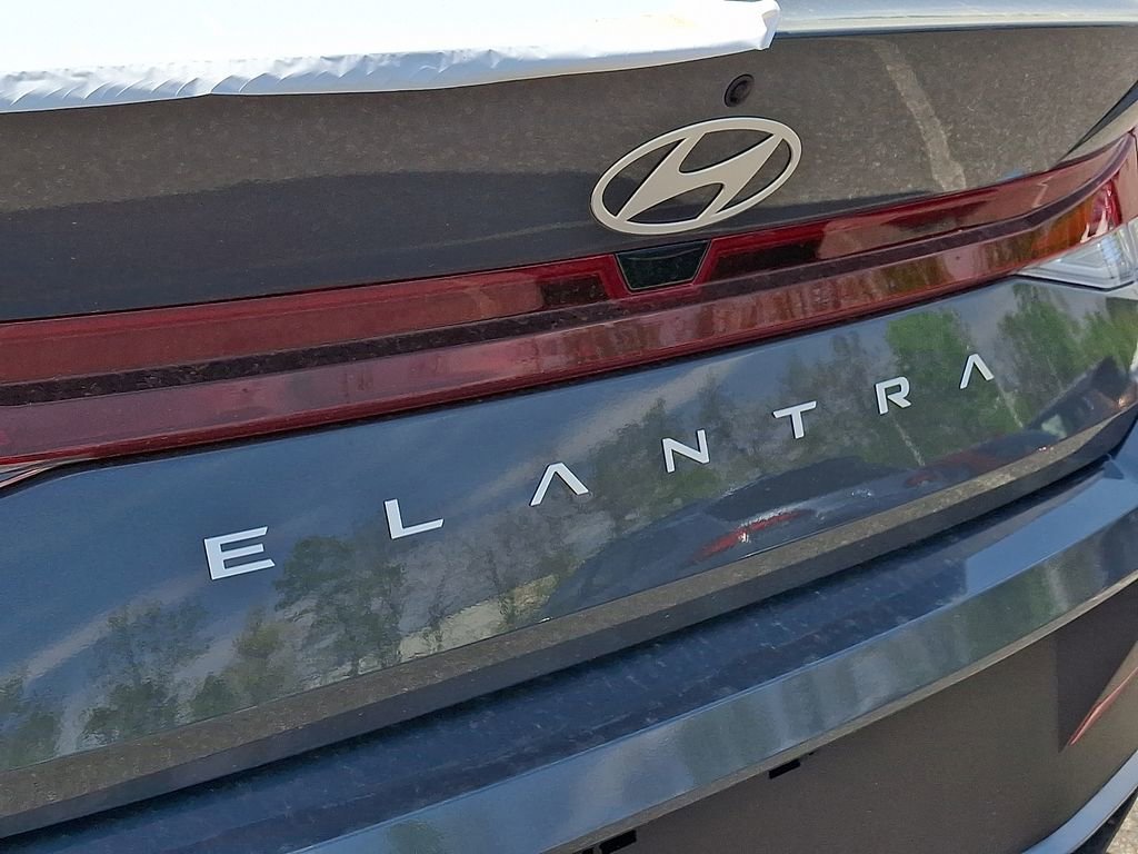 New 2026 Hyundai Elantra SE FWD image 15