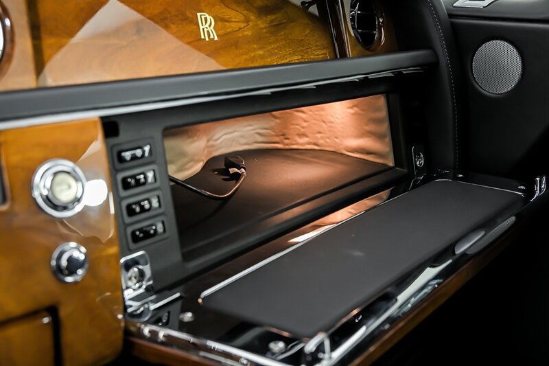 Used 2008 Rolls-Royce Phantom Drophead Coupe RWD image 36