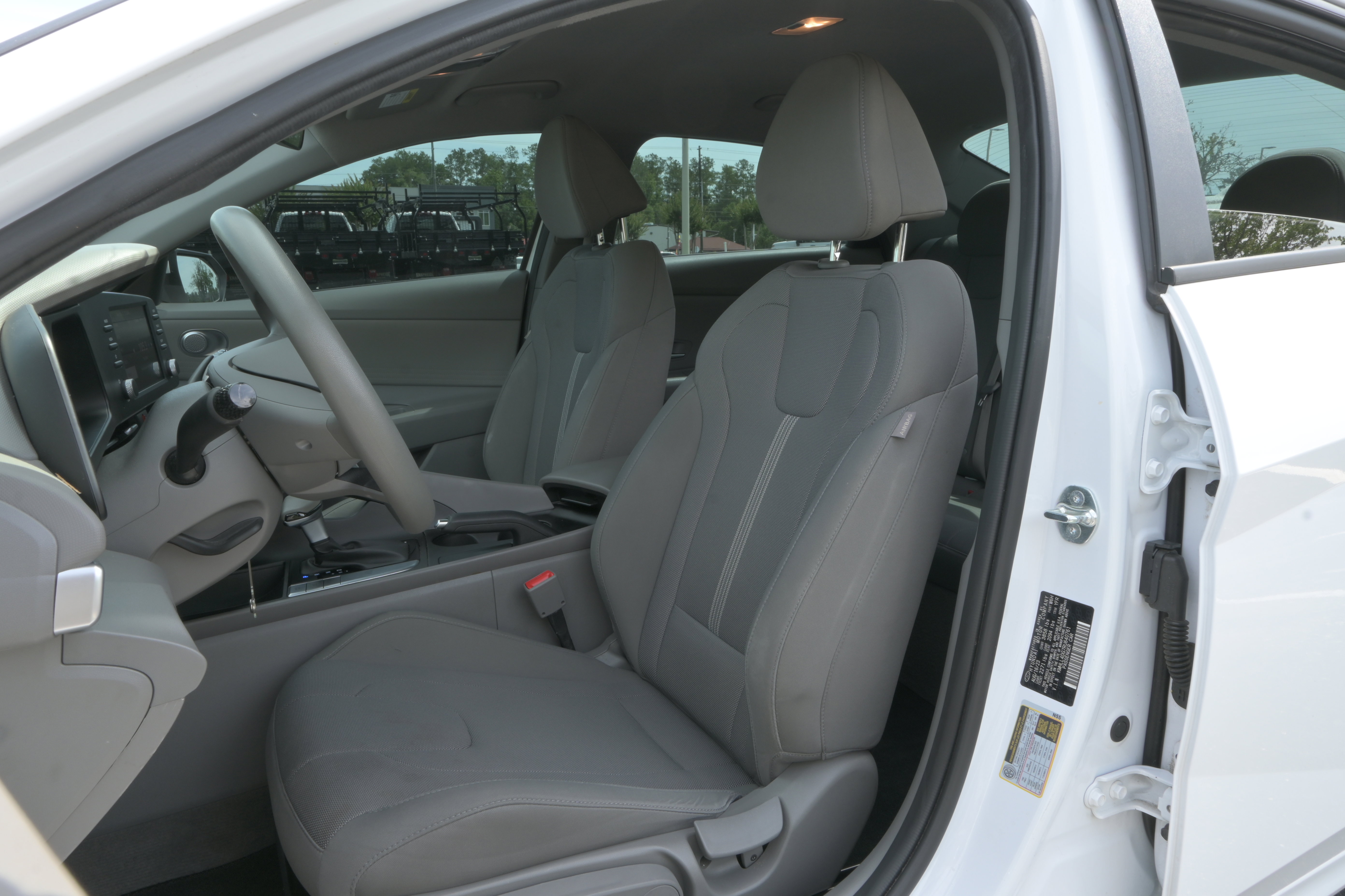 Used 2024 Hyundai Elantra SE FWD image 9
