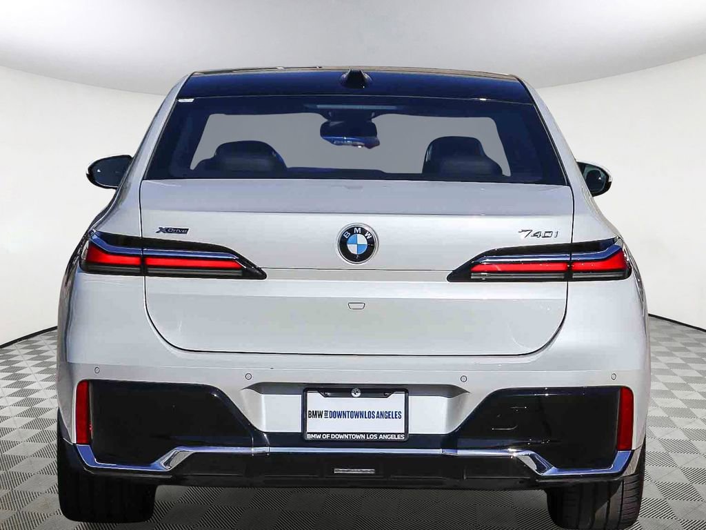 Used 2025 BMW 740i xDrive image 5