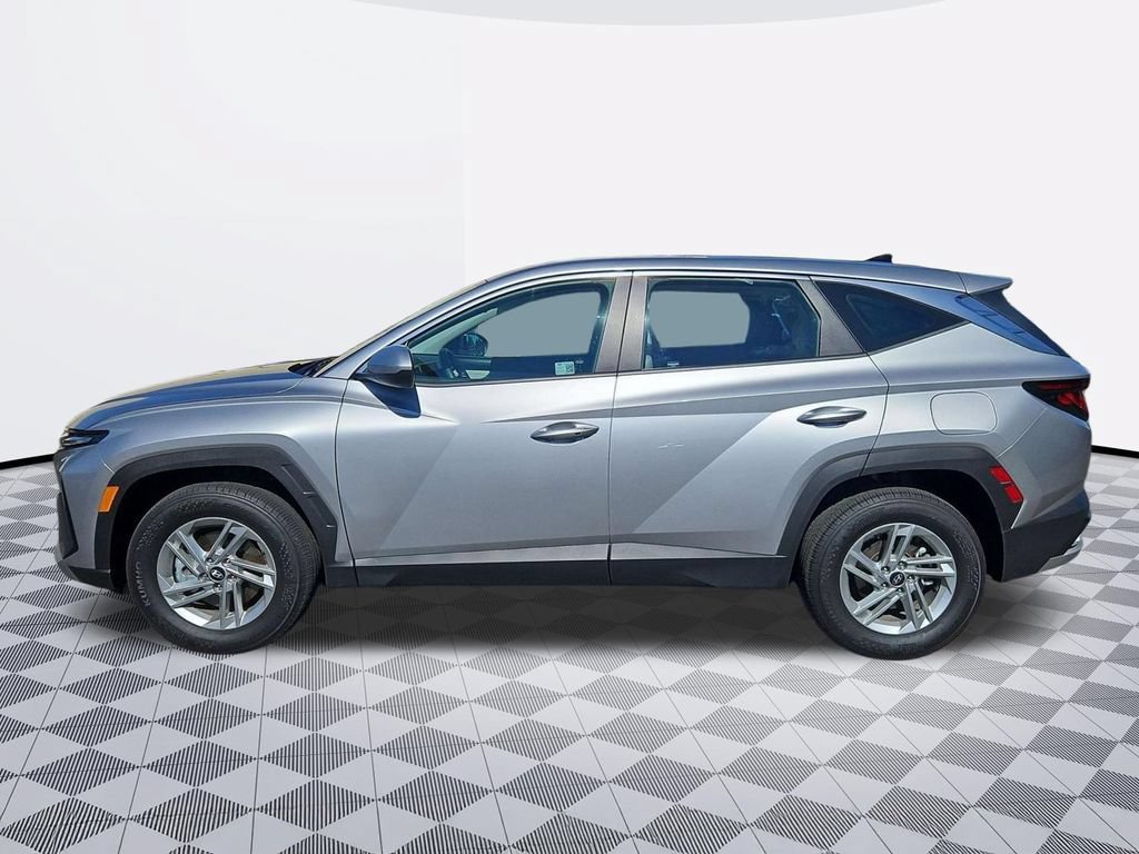 Used 2025 Hyundai Tucson SE AWD/4WD image 3