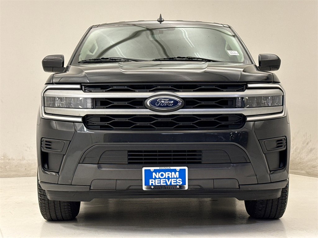 Used 2023 Ford Expedition XLT image 3