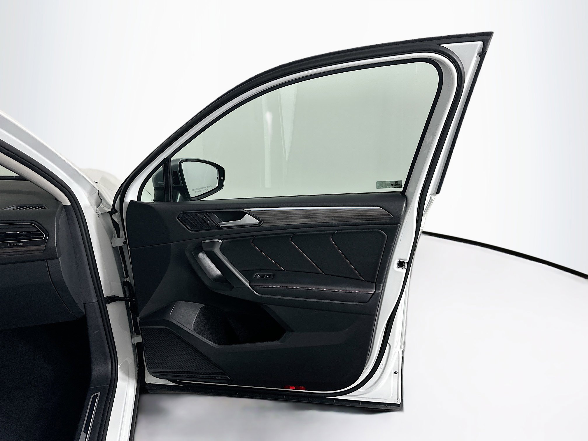 Used 2024 Volkswagen Tiguan Wolfsburg Edition image 34