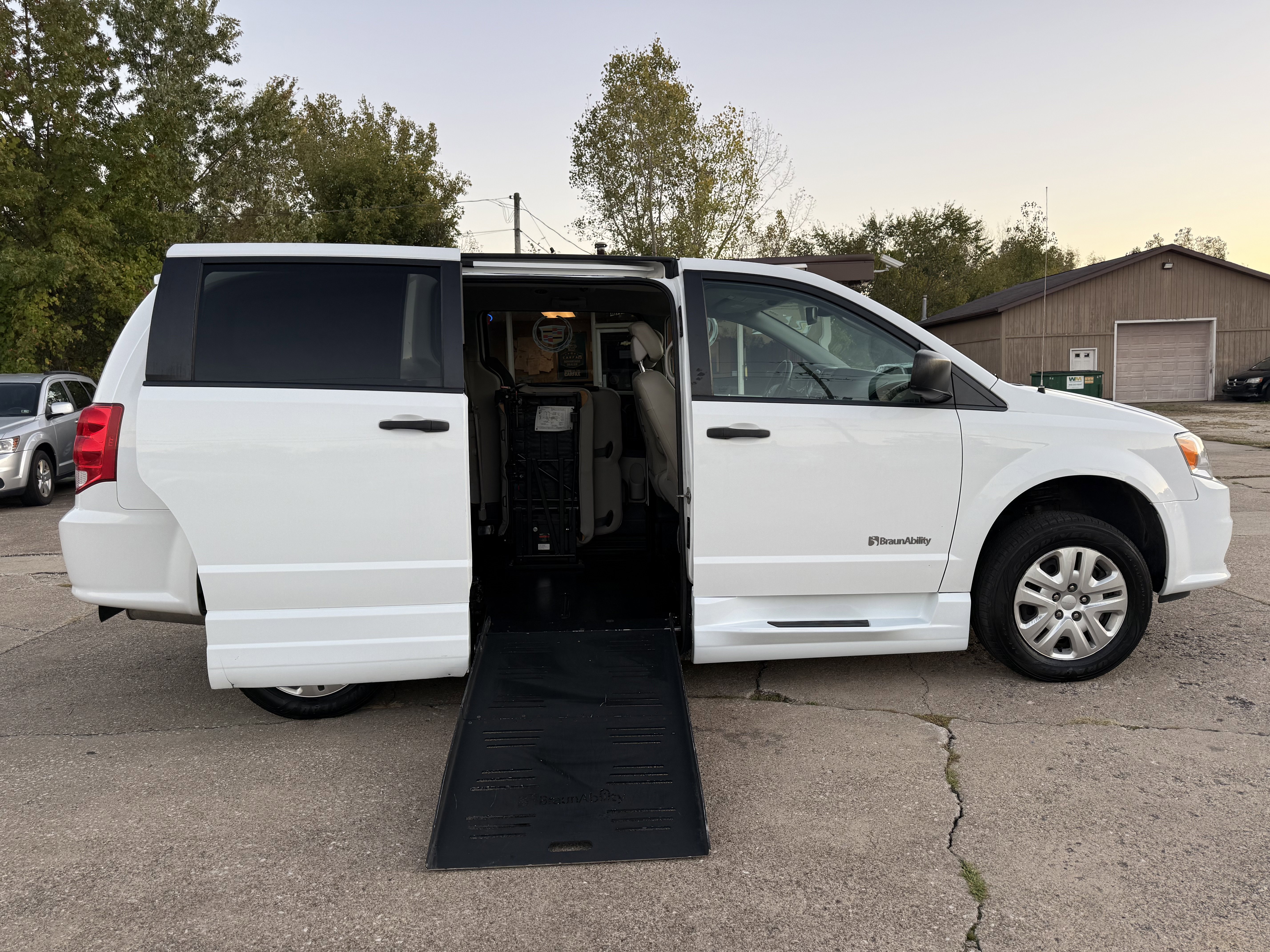 Used 2019 Dodge Grand Caravan SE image 28