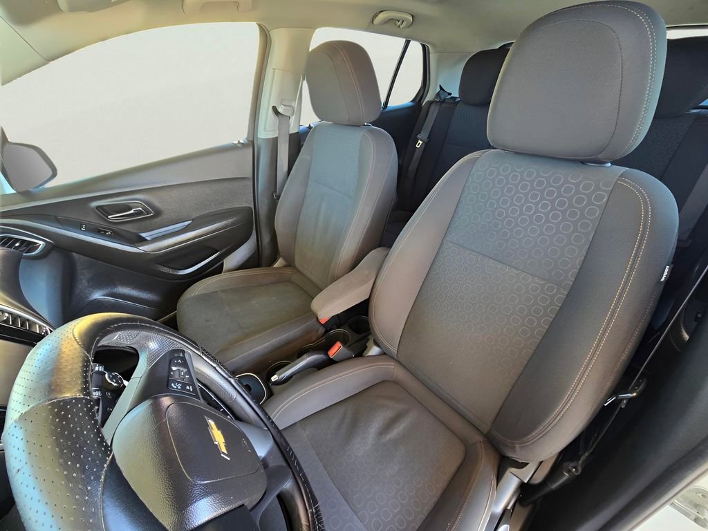 Used 2020 Chevrolet Trax LS image 37