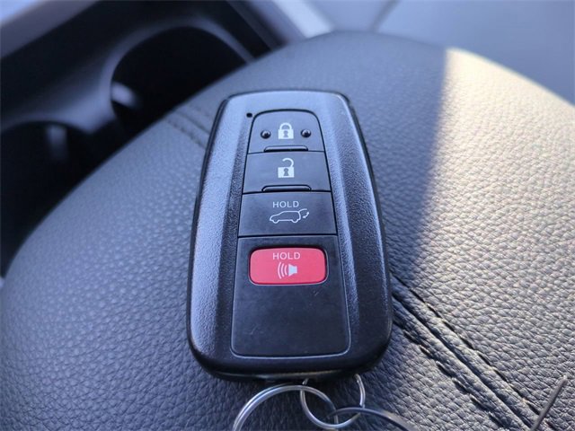 Used 2021 Toyota RAV4 XLE Premium image 29