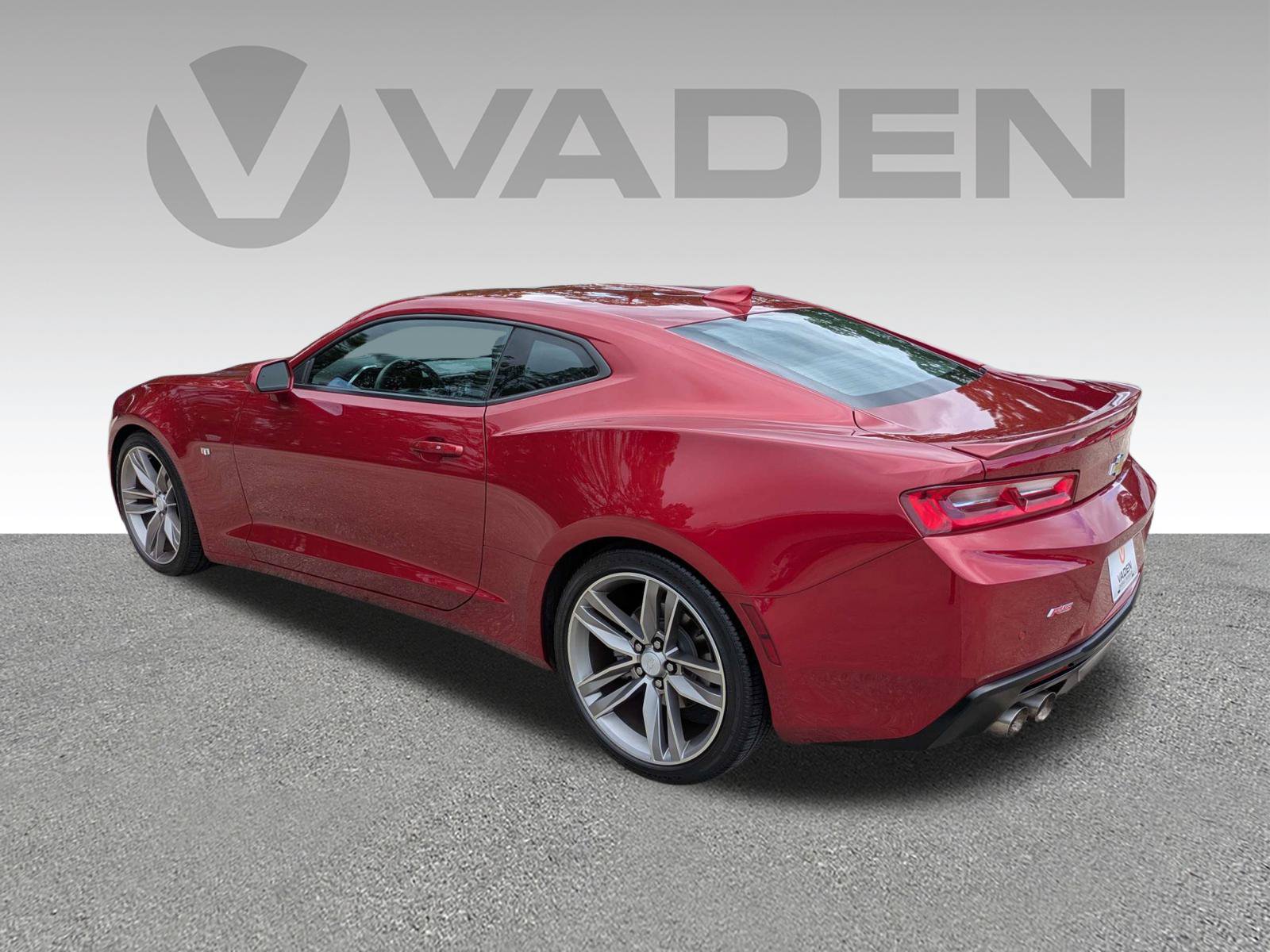 Used 2018 Chevrolet Camaro LT RWD image 25