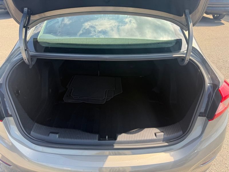 Used 2018 Chevrolet Cruze LT w/ Convenience Package FWD image 7