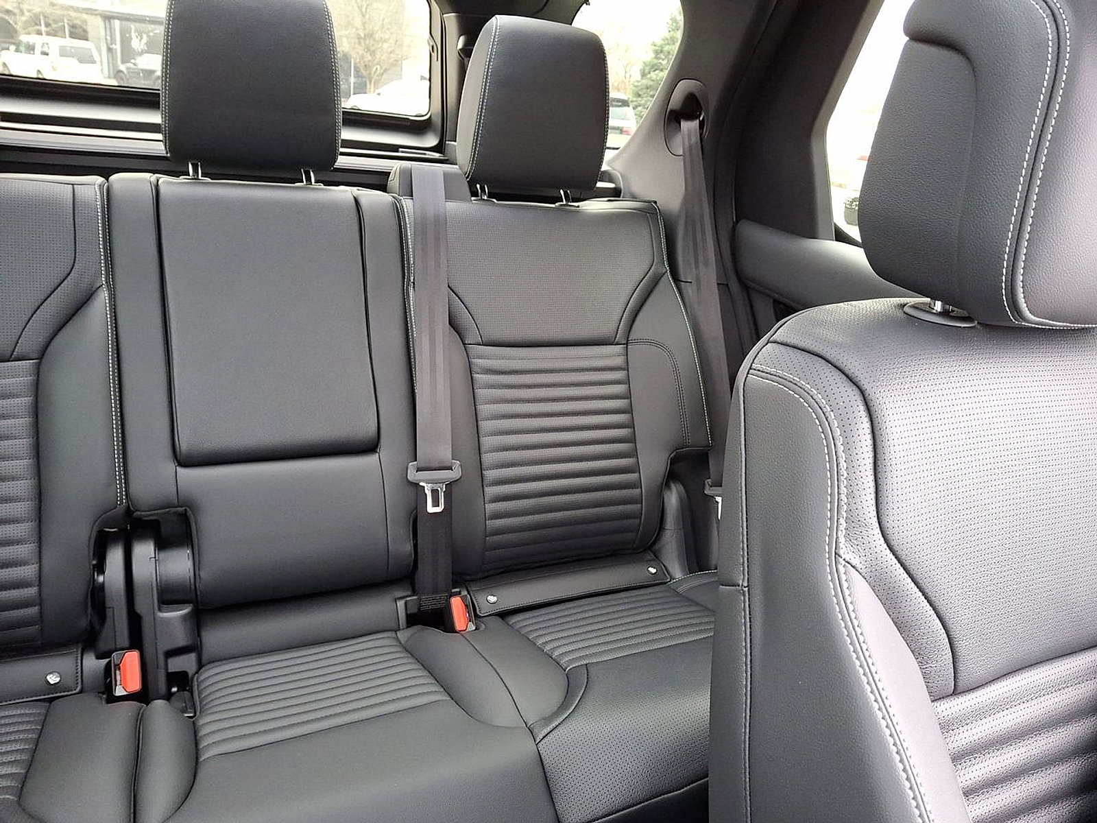 Certified 2025 Land Rover Discovery S AWD/4WD image 14