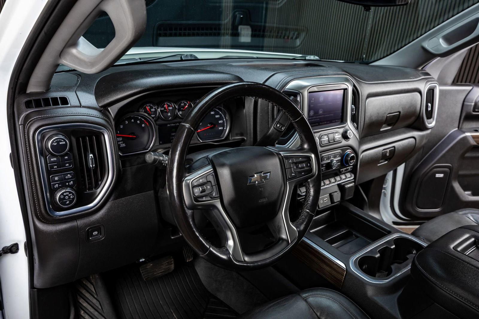 Used 2020 Chevrolet Silverado 1500 LT Trail Boss image 17