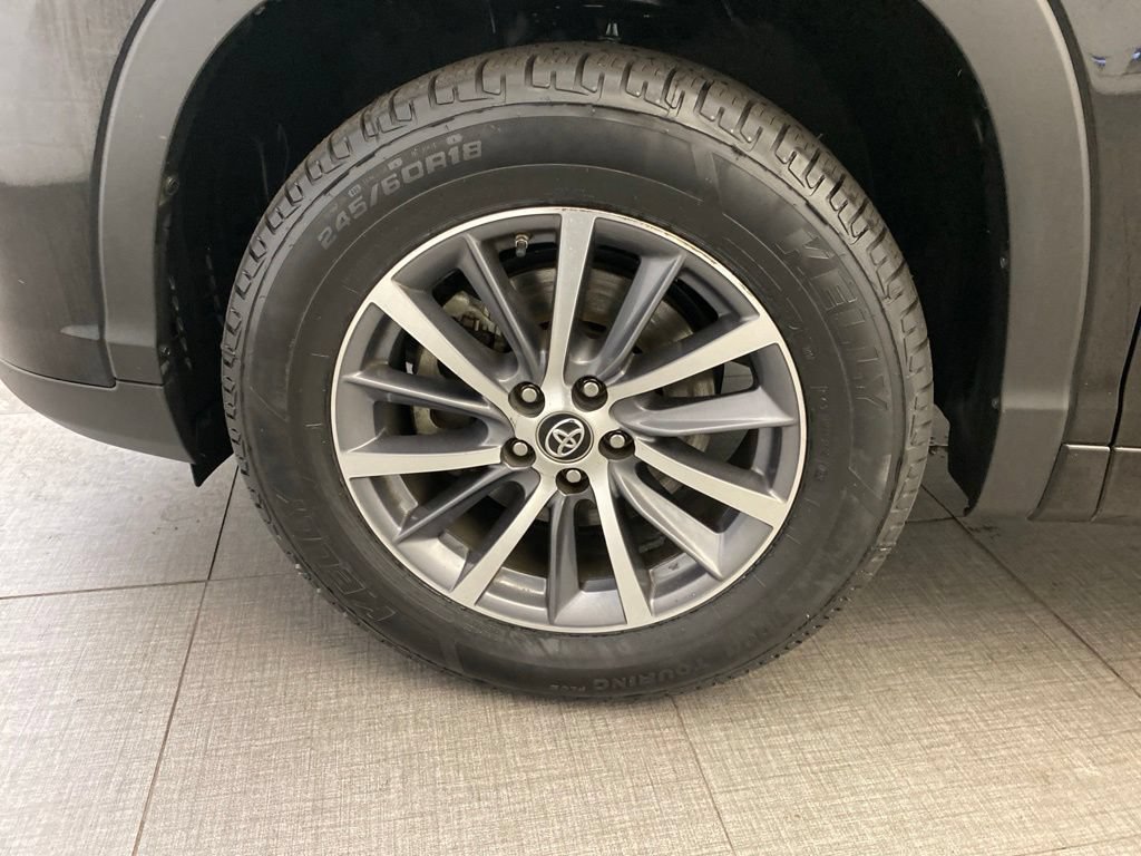 Used 2017 Toyota Highlander XLE w/ Carpet Mat Package FWD image 9
