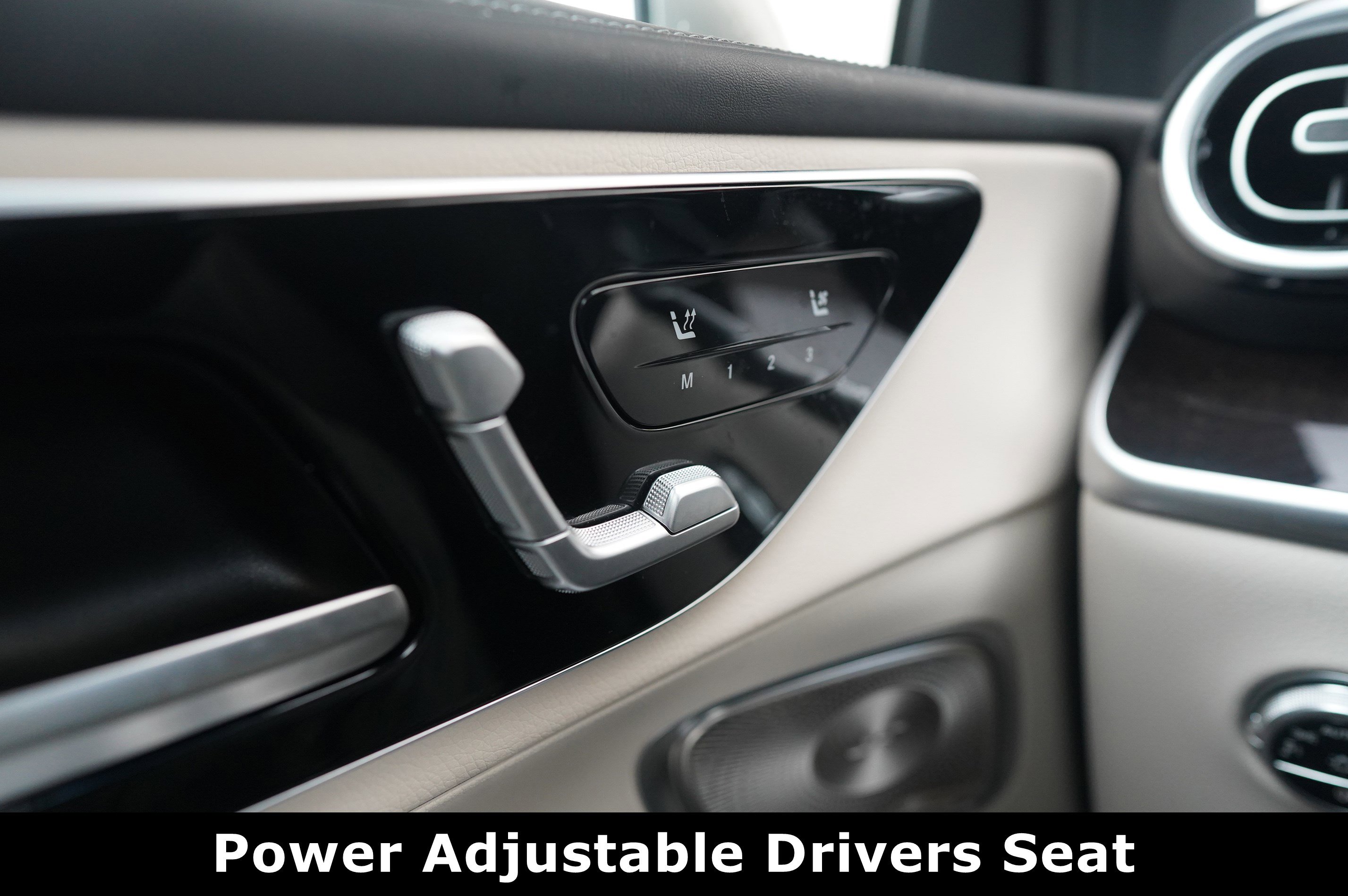 Used 2024 Mercedes-Benz GLC 300 4MATIC image 31