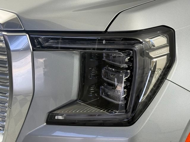 Used 2024 GMC Yukon Denali AWD/4WD image 12