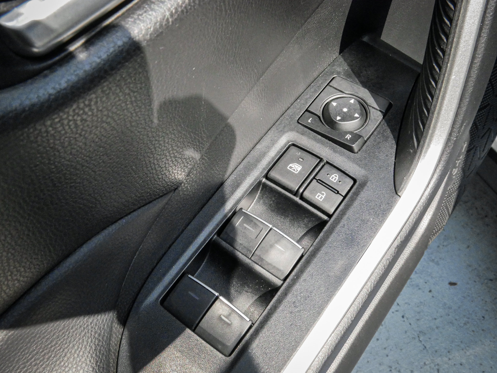 Used 2024 Toyota RAV4 XLE FWD image 15