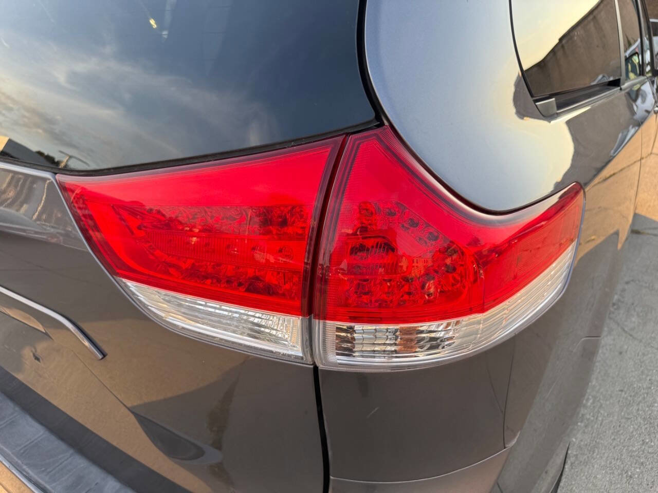 Used 2011 Toyota Sienna LE image 24