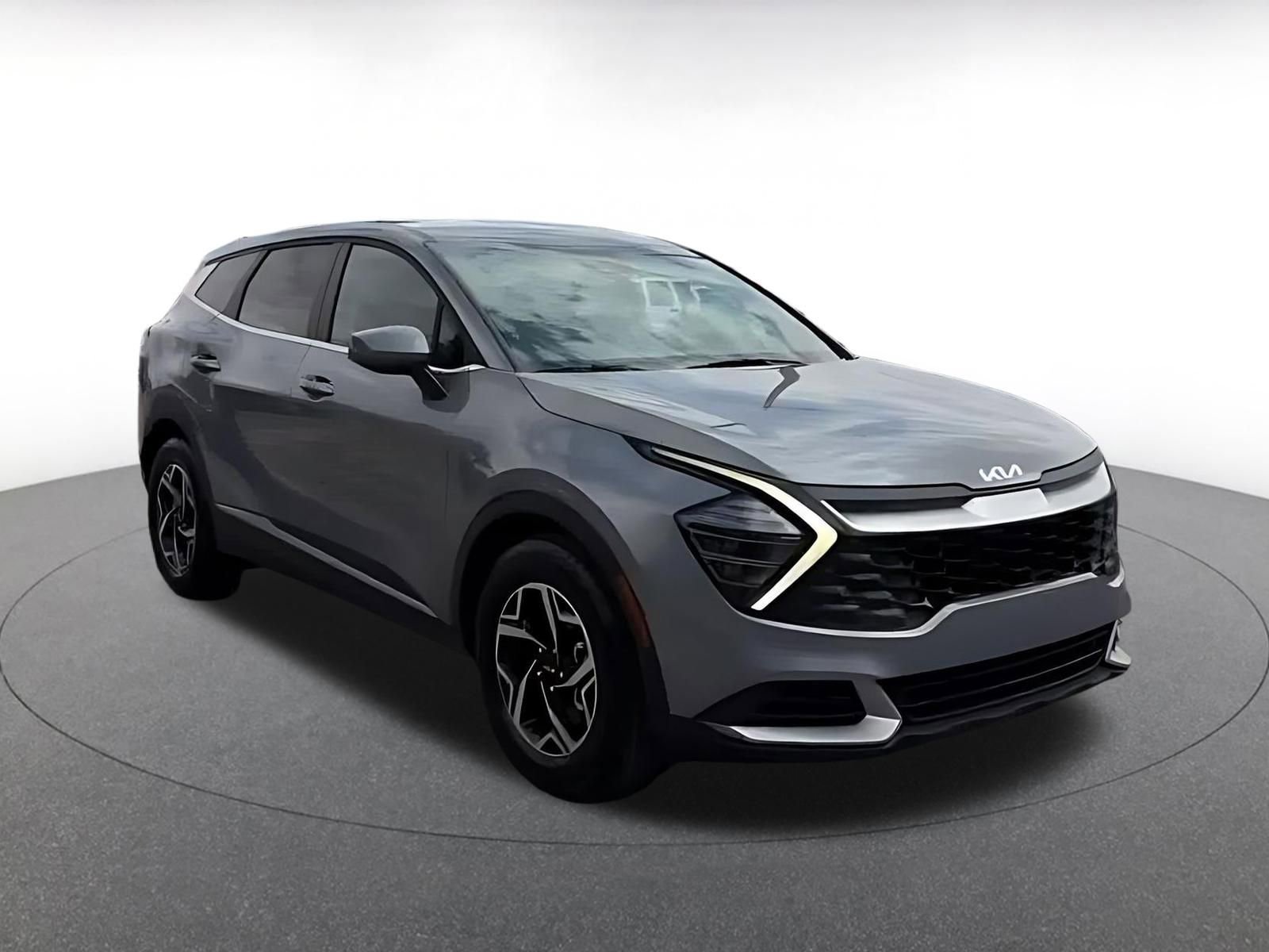 Used 2025 Kia Sportage LX image 3