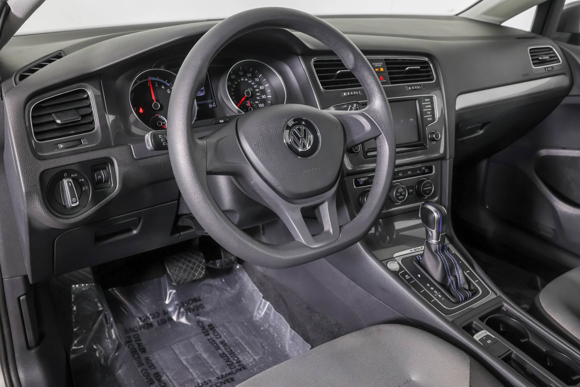 Used 2016 Volkswagen e-Golf SE w/ DC Fast Charging Package FWD image 5