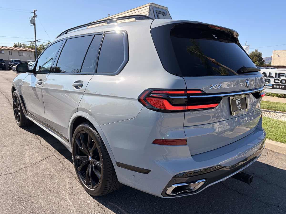 Used 2024 BMW X7 xDrive40i w/ M Sport Package AWD/4WD image 4