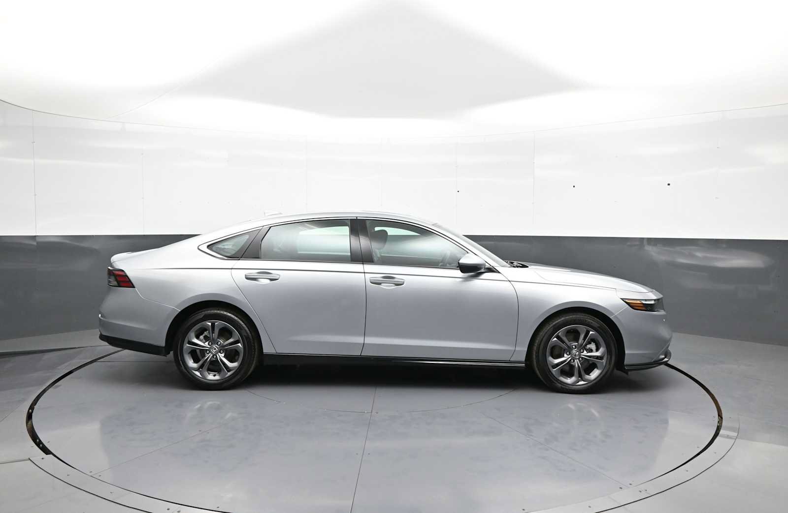 Used 2025 Honda Accord EX-L image 5