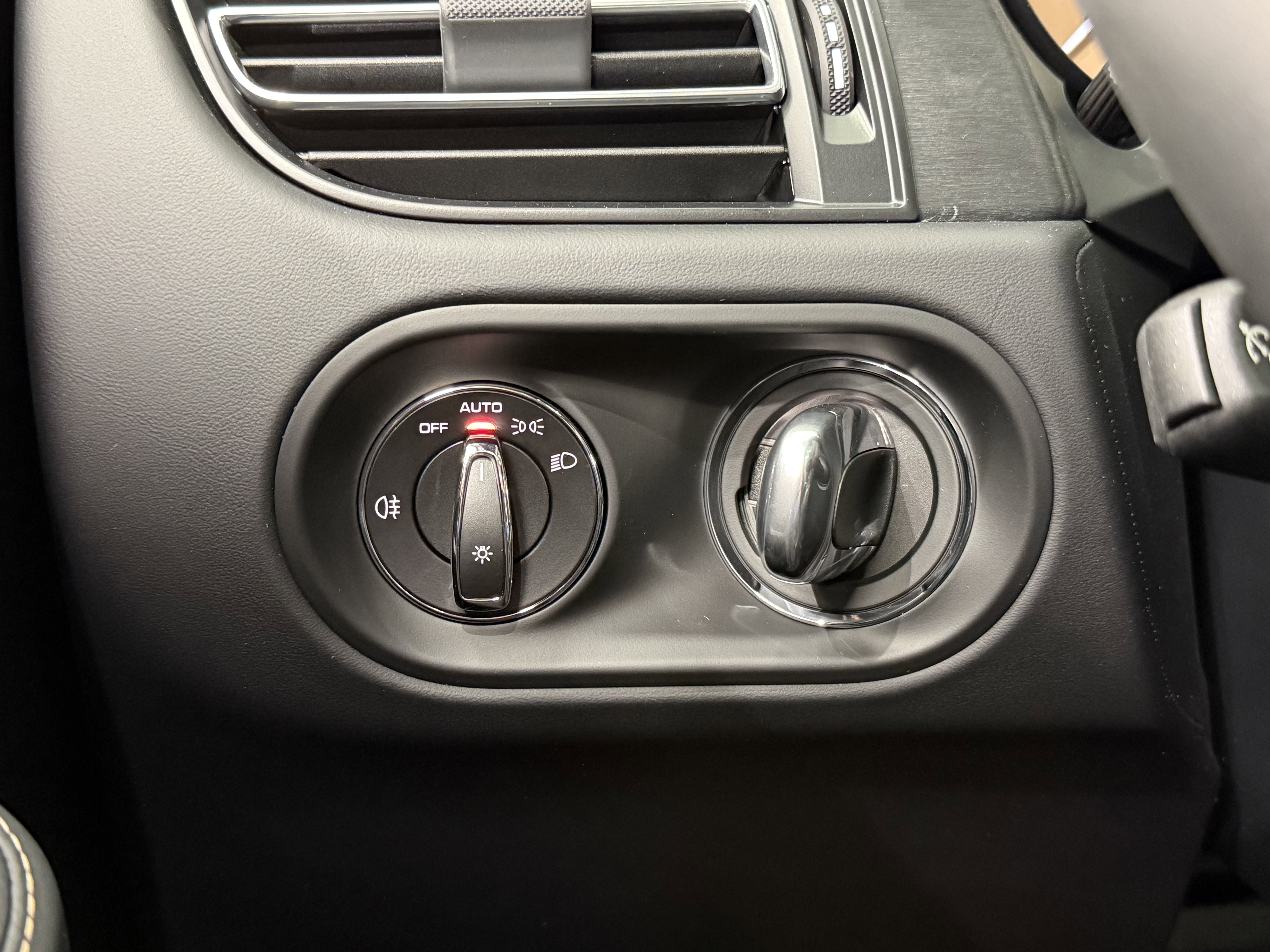 New 2026 Porsche Macan GTS image 54