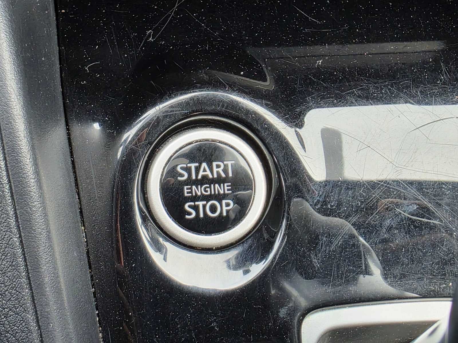 Used 2024 Nissan Versa SR FWD image 32