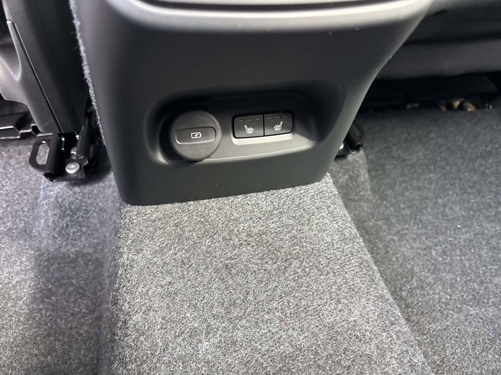New 2026 Volvo XC40 B5 Ultra w/ Protection Package Premier image 32