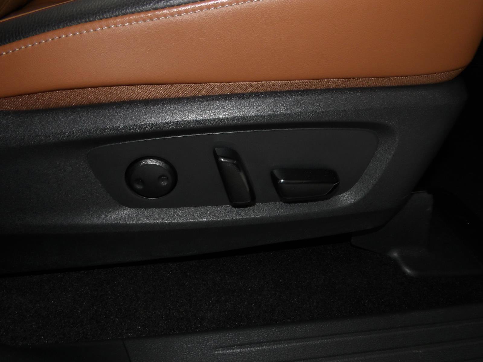 Certified 2025 Nissan Pathfinder Platinum w/ Cargo Package image 29