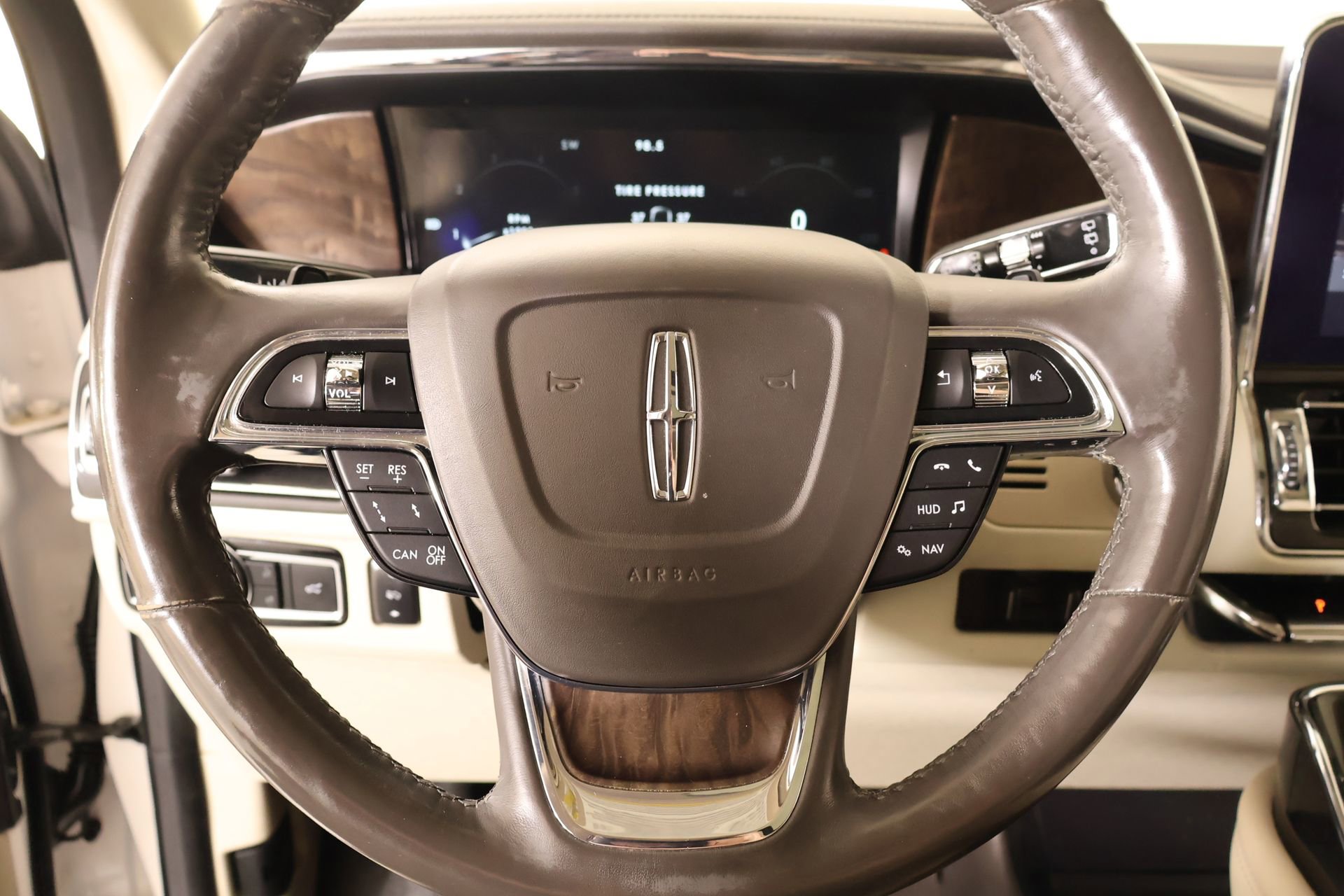 Used 2019 Lincoln Navigator Reserve AWD/4WD image 3