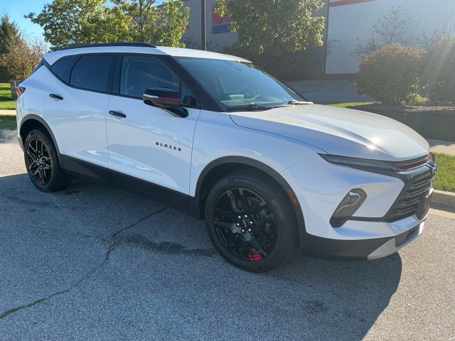 Used 2024 Chevrolet Blazer LT w/ Sound & Technology Package AWD/4WD image 2