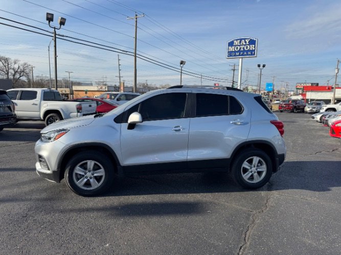 Used 2022 Chevrolet Trax LT w/ LT Convenience Package image 2