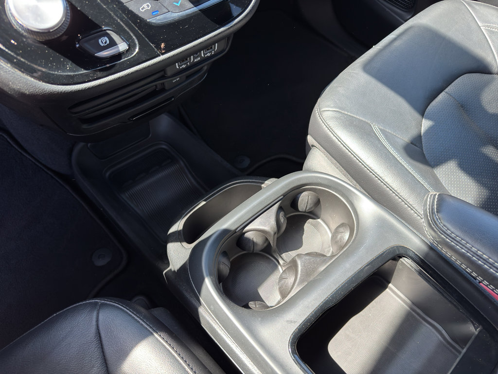 Used 2022 Chrysler Pacifica Touring-L w/ S Appearance Package FWD image 19